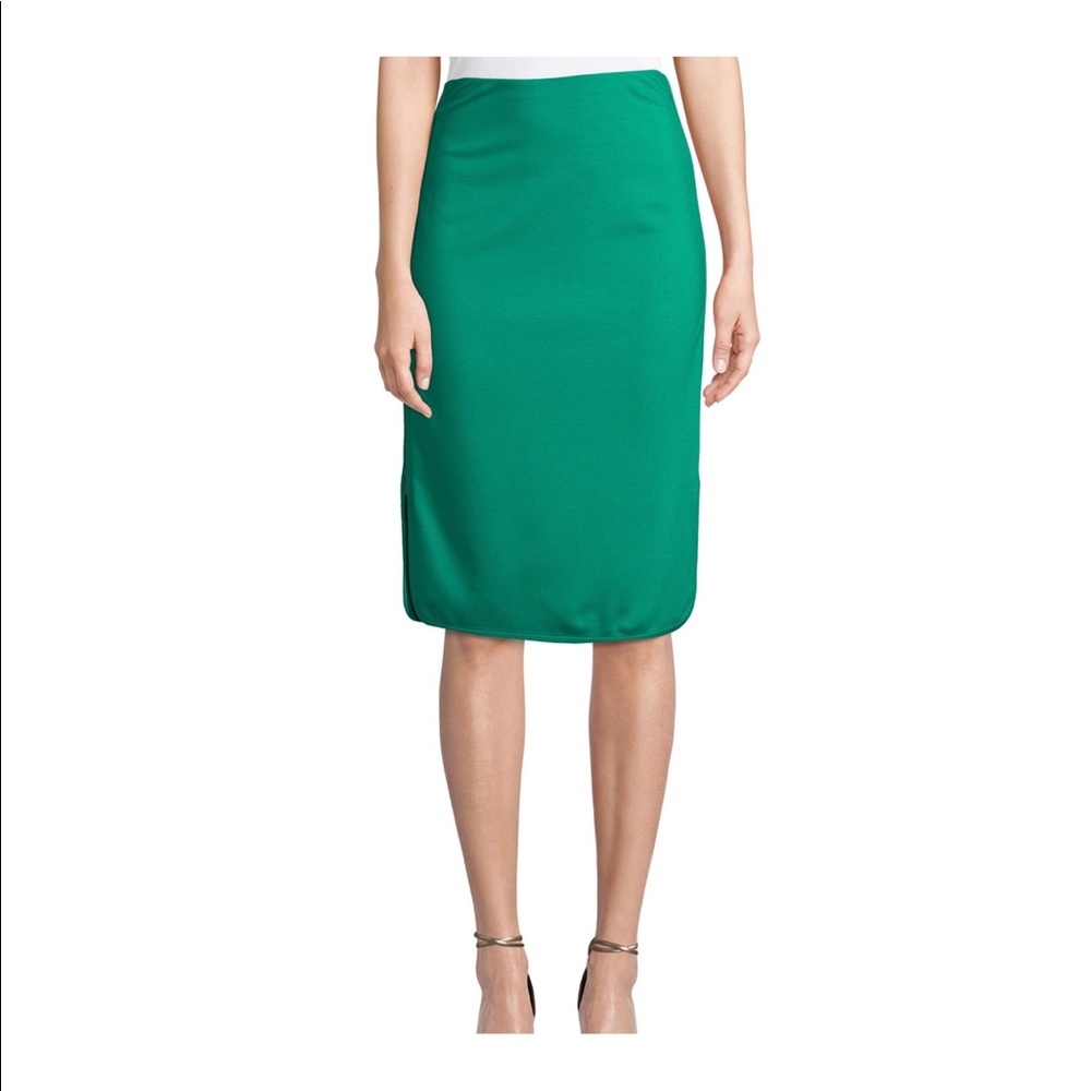 Stunning pencil skirt 🦚🦚🦚